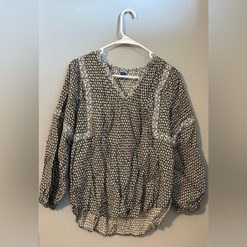 Old navy, Size Medium. Long sleeve shirt.